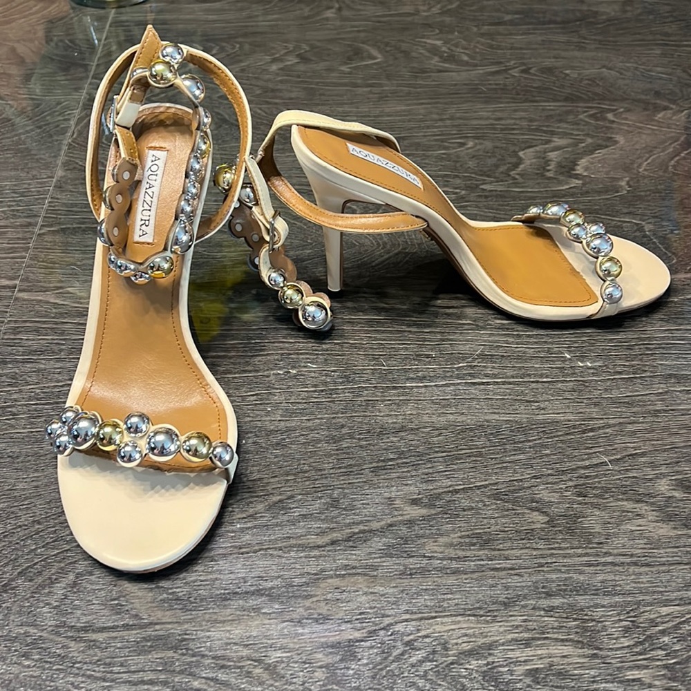 NWOT 2024 style sandals (fits 8)